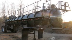 1990 Harmon Tank Co. 1C21SN vacuum tanker trailer